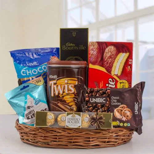 Chocolate gift basket | פרחי גילה - Gila Flowers