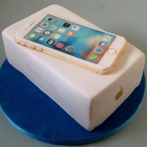 iPhone Cake | I was surprised by this iPhone-shaped cake for… | Flickr