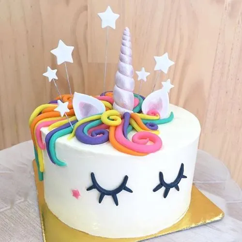 cute happy unicorn with big cake 6879728 Vector Art at Vecteezy