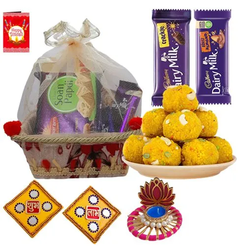 Buy Retro Sweets Gift Box Hamper To Share: Deluxe Christmas Secret Santa &  Birthday Present Idea For Him & Her, Men, Women, Boys, Girls. Gorgeously  Packaged Old Fashioned Pick & Mix Selection
