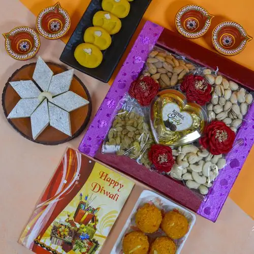 Shivram Peshawari & Bros Diwali Gift box with 200 grams dry fruits (50  Grams each of Cashew,almonds, salted Pista, yellow Raisins) : Amazon.in:  Grocery & Gourmet Foods