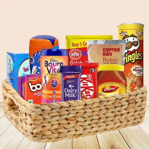 Amazon.com : The Connoisseur Gourmet Gift Basket by Wine Country Gift  Baskets Food Gift Basket for Families College Students Appreciation Thank  You Congratulations Get Well Soon Care Package : Gourmet Snacks And