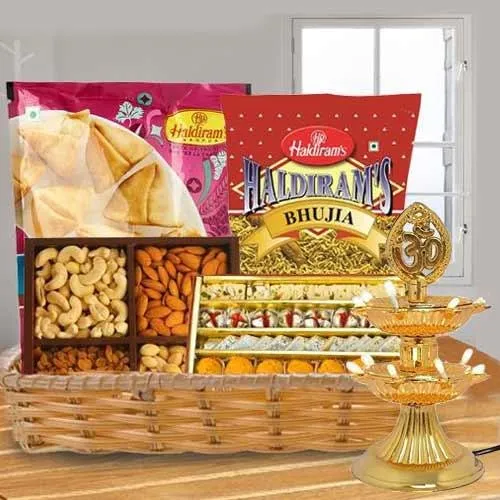 Order Online Kaju Sweets And Roasted Dry Fruits Gift Pack | Blissmygift