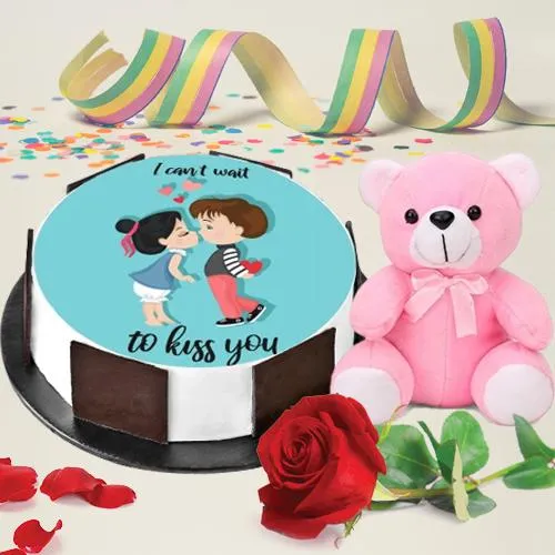 Kiss Emoji Cake